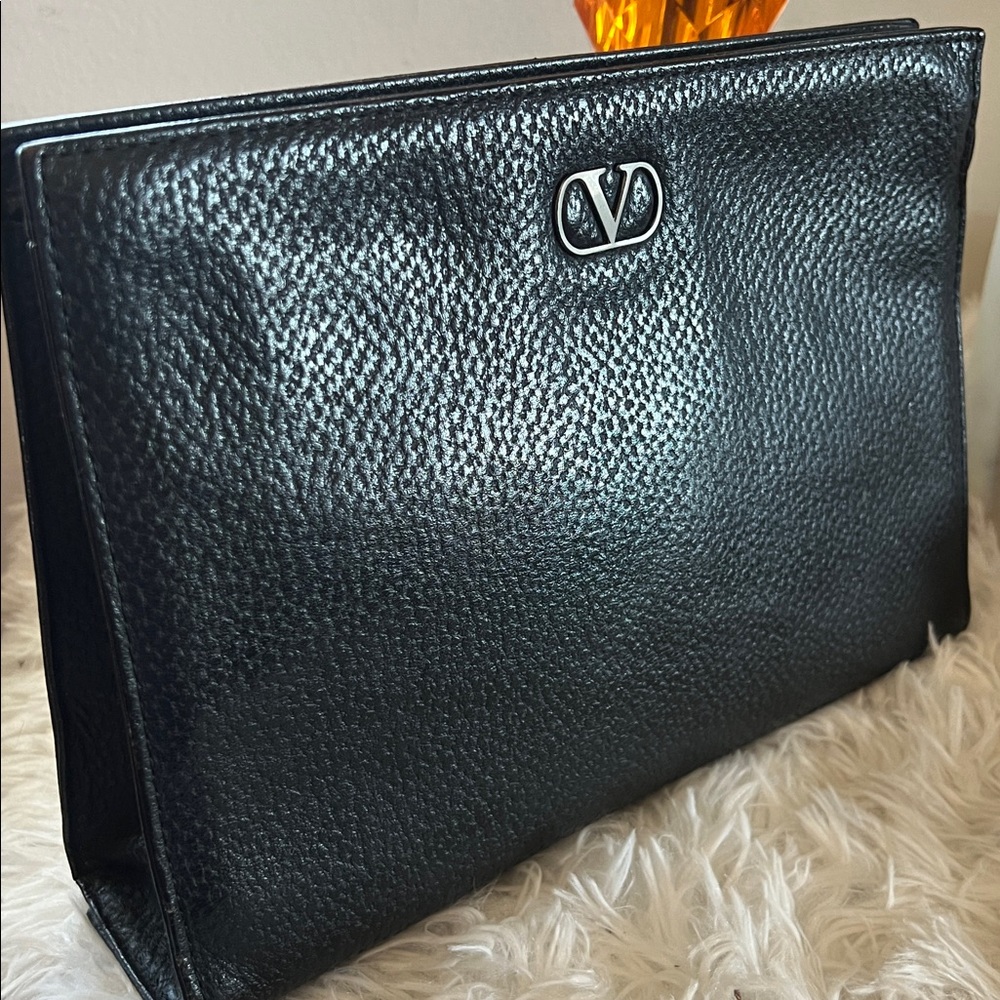 VALENTINO GARAVANI VLogo Black Cowhide Pebbled Leather Structured Clutch